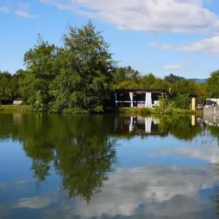营地 Insolite Saint-Victor-de-Morestel